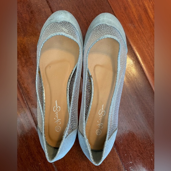 Nicole Simpson silver flats size 10 - Picture 2 of 4